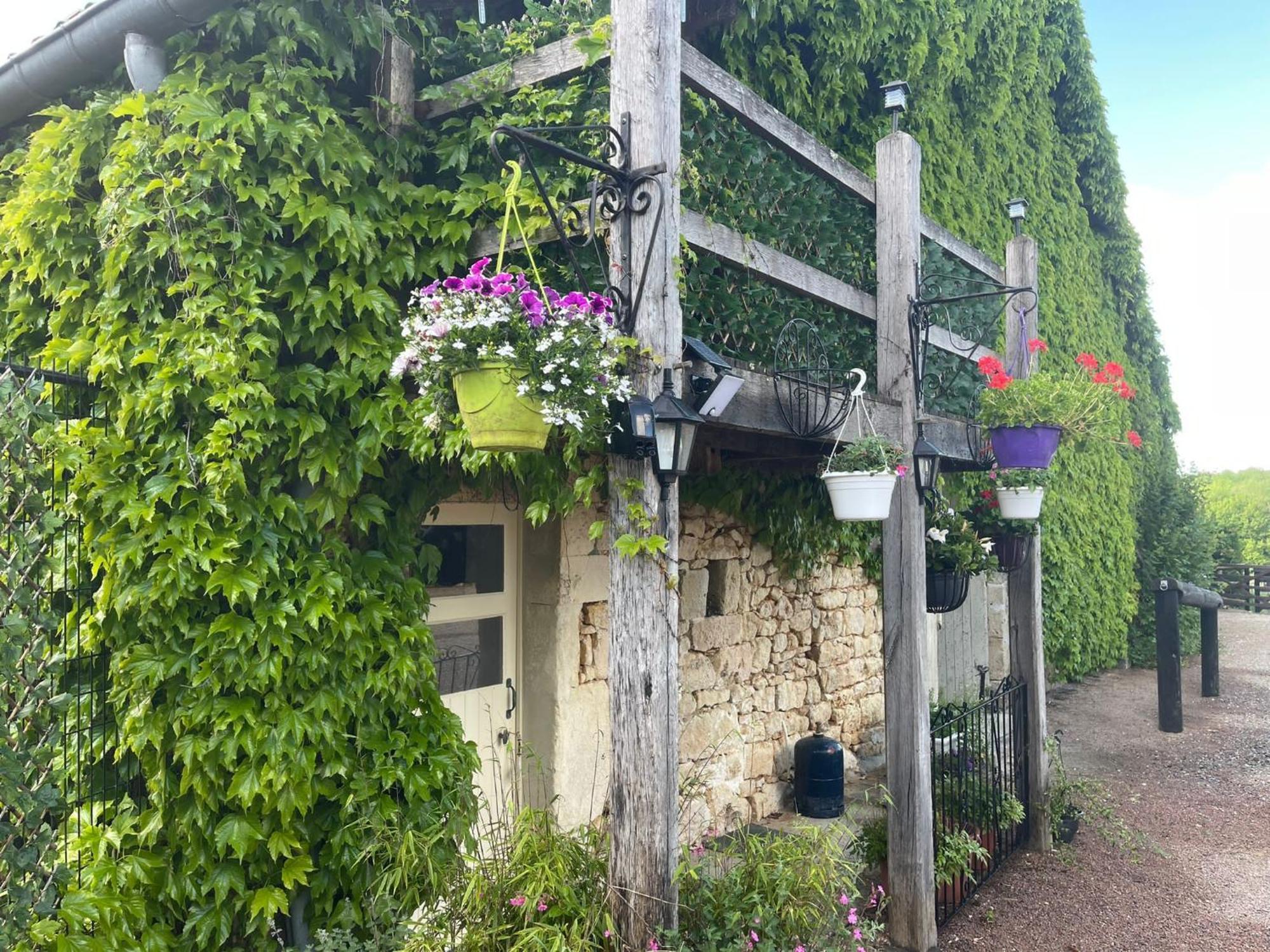 Bed and Breakfast Les Grozilles Feuillade Exterior foto